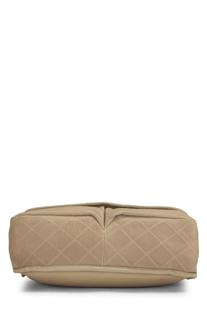 Chanel, sac à rabat Natural Beauty en cuir d'agneau matelassé beige d'occasion, grand modèle, beige