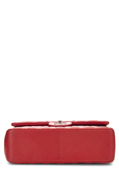 Chanel, Piel de cordero acolchada roja Pre-Loved New Classic Jumbo con doble solapa, Rojo