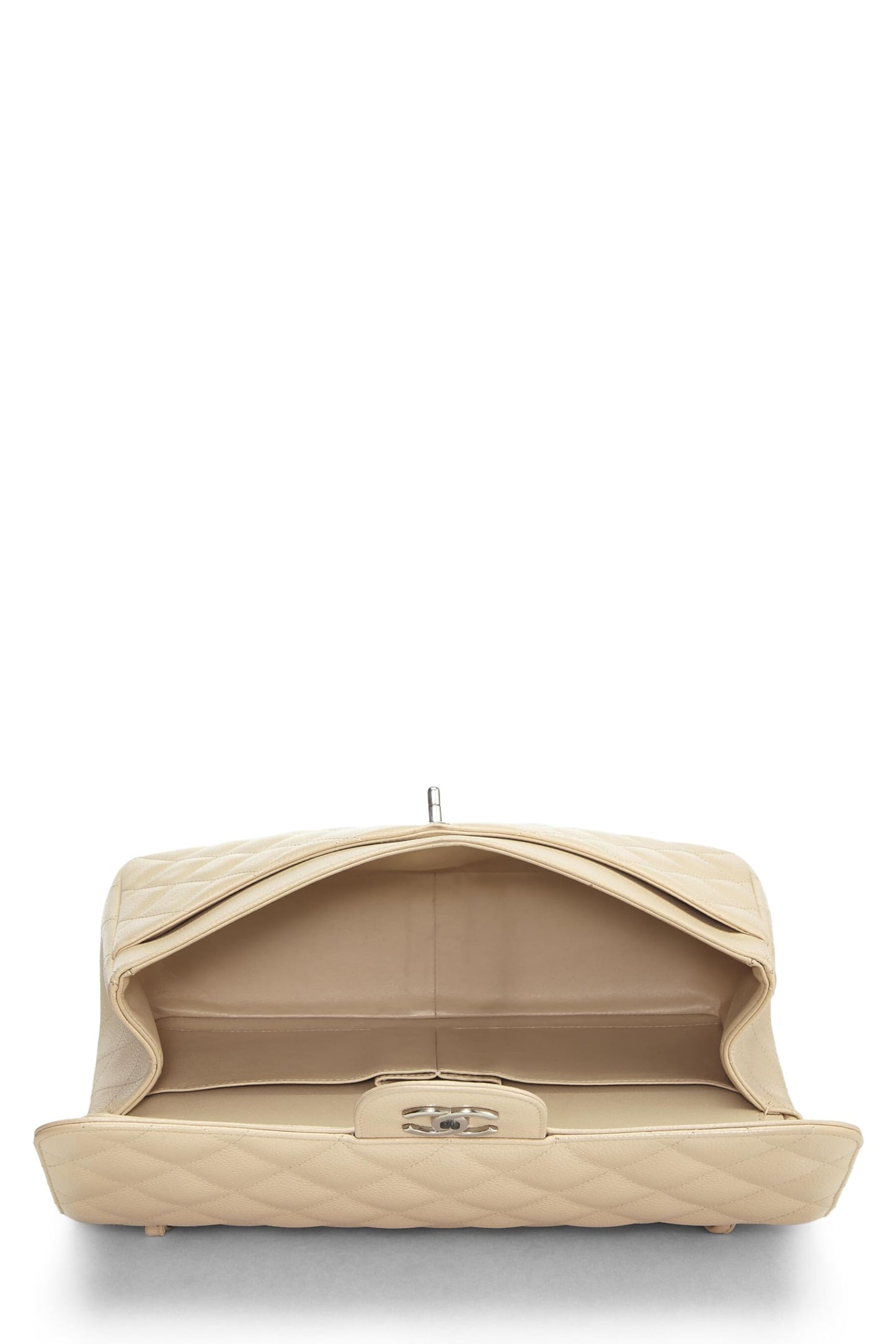 Chanel, sac à rabat jumbo matelassé beige caviar neuf classique d'occasion, beige