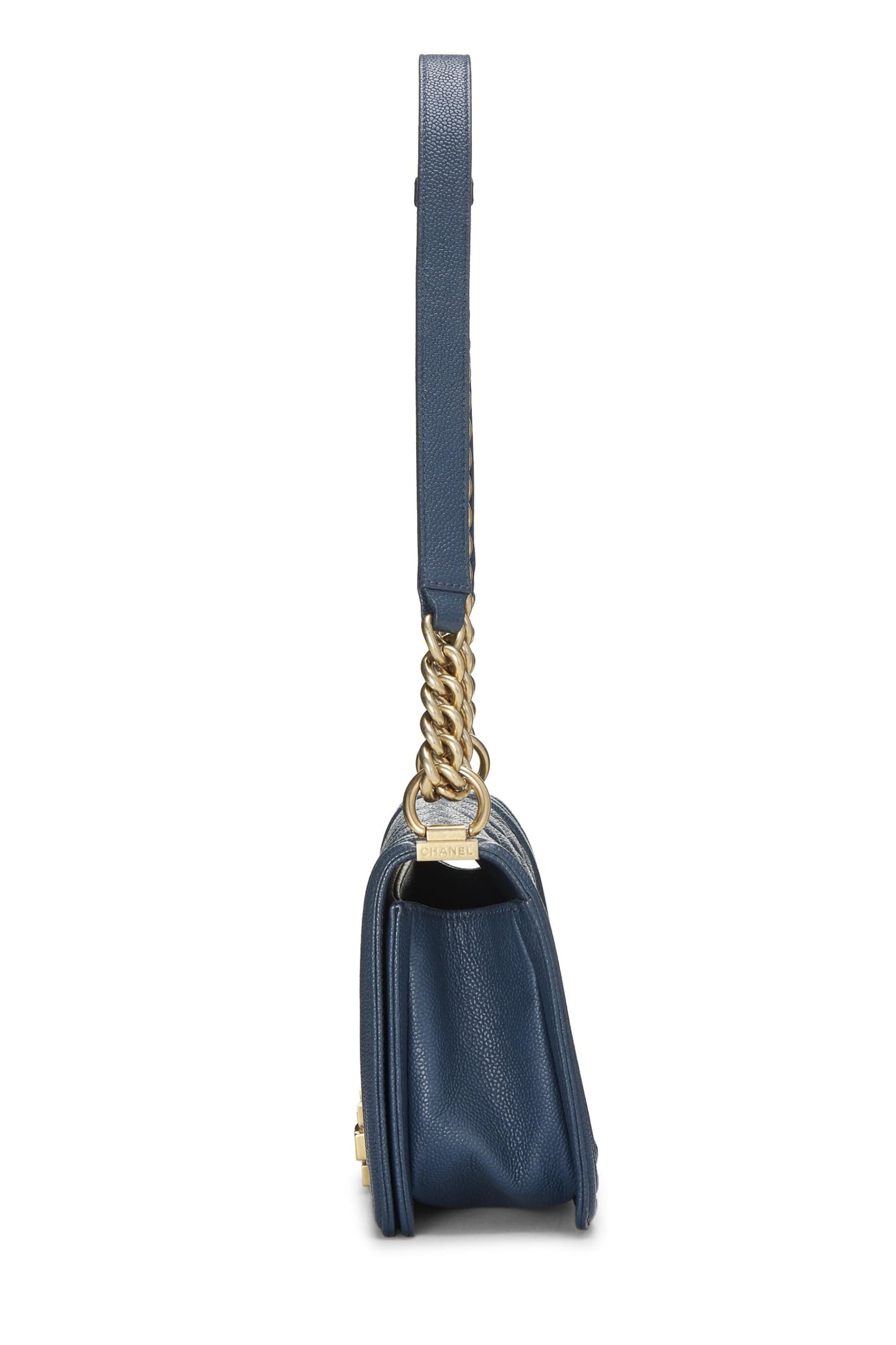 Chanel, sac Boy Caviar matelassé bleu d'occasion de taille moyenne, bleu