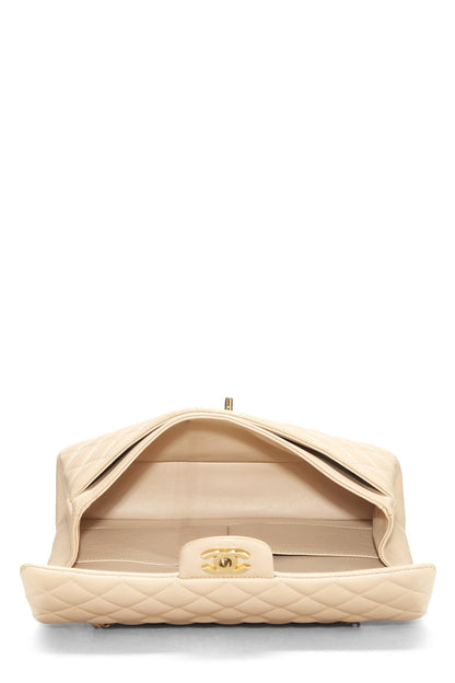 Chanel, sac à main classique à double rabat en cuir d'agneau matelassé beige d'occasion, taille M, beige