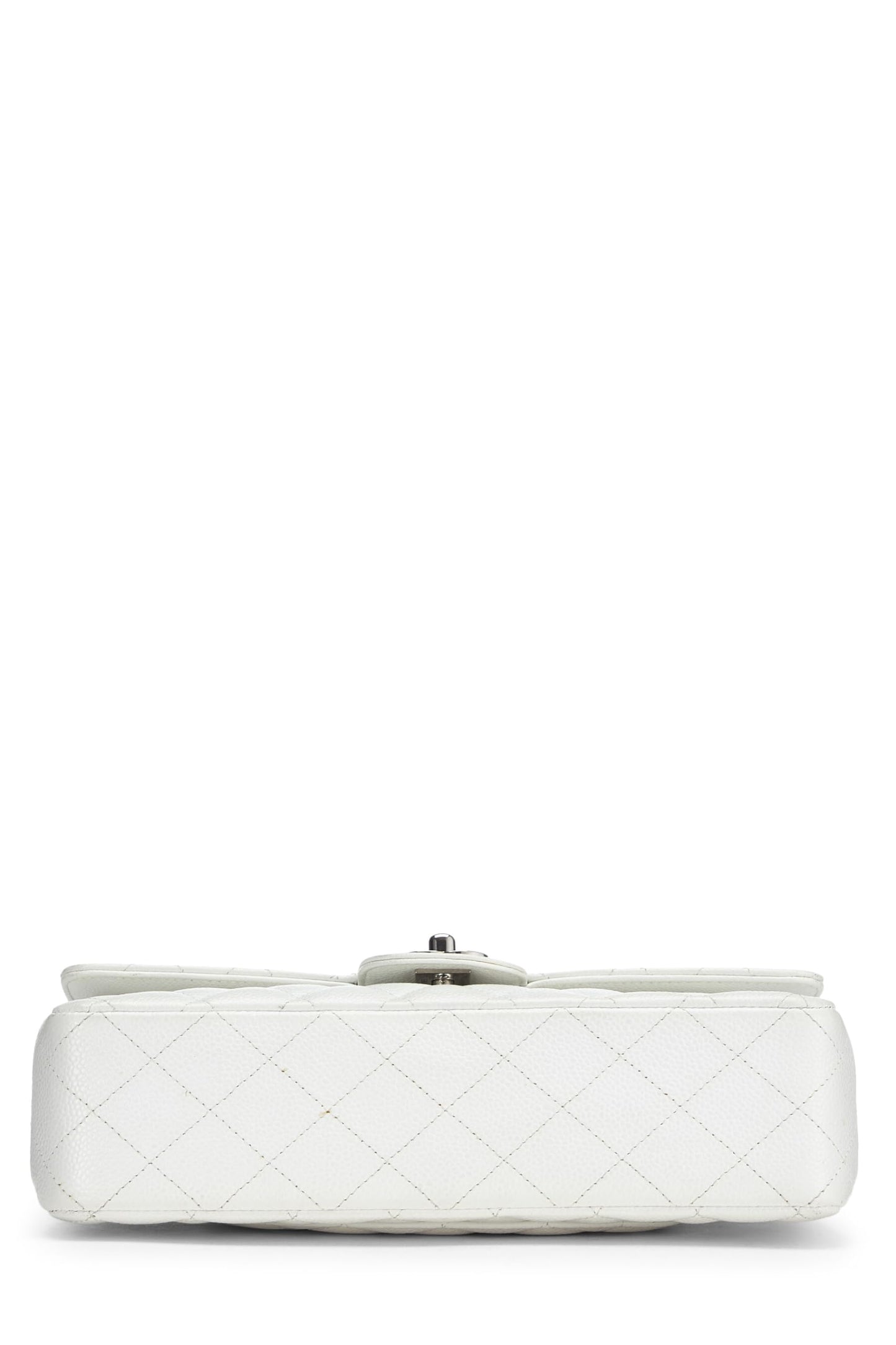 Chanel, sac à main matelassé à double rabat classique Caviar blanc d'occasion, taille M, blanc