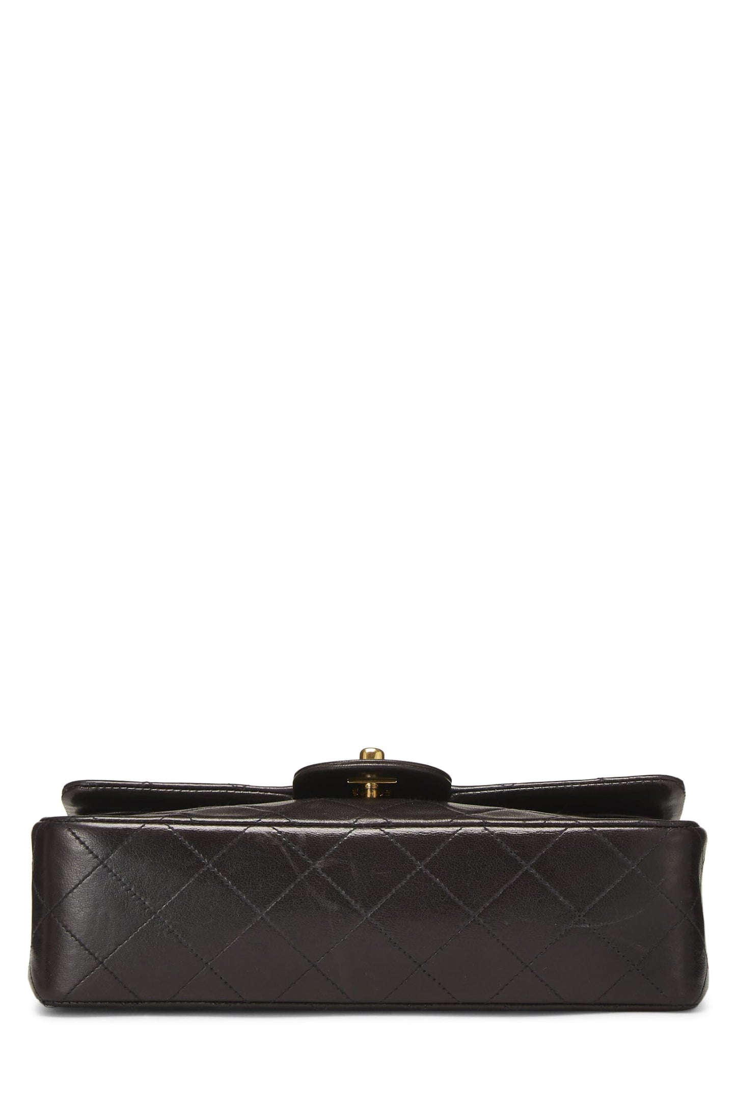 Chanel, Petit sac à rabat classique en cuir d'agneau matelassé noir d'occasion, noir