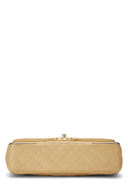 Chanel, Pre-Loved Paris-Cosmopolite Beige Chevron Lambskin Rock the Corner Flap Bag Medium, Beige