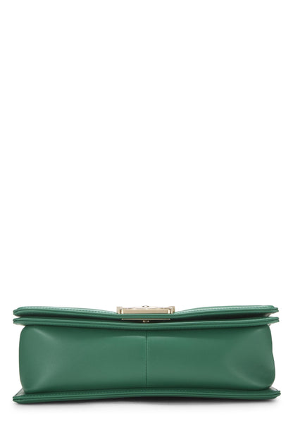 Chanel, sac Boy en cuir d'agneau matelassé vert, taille moyenne, d'occasion