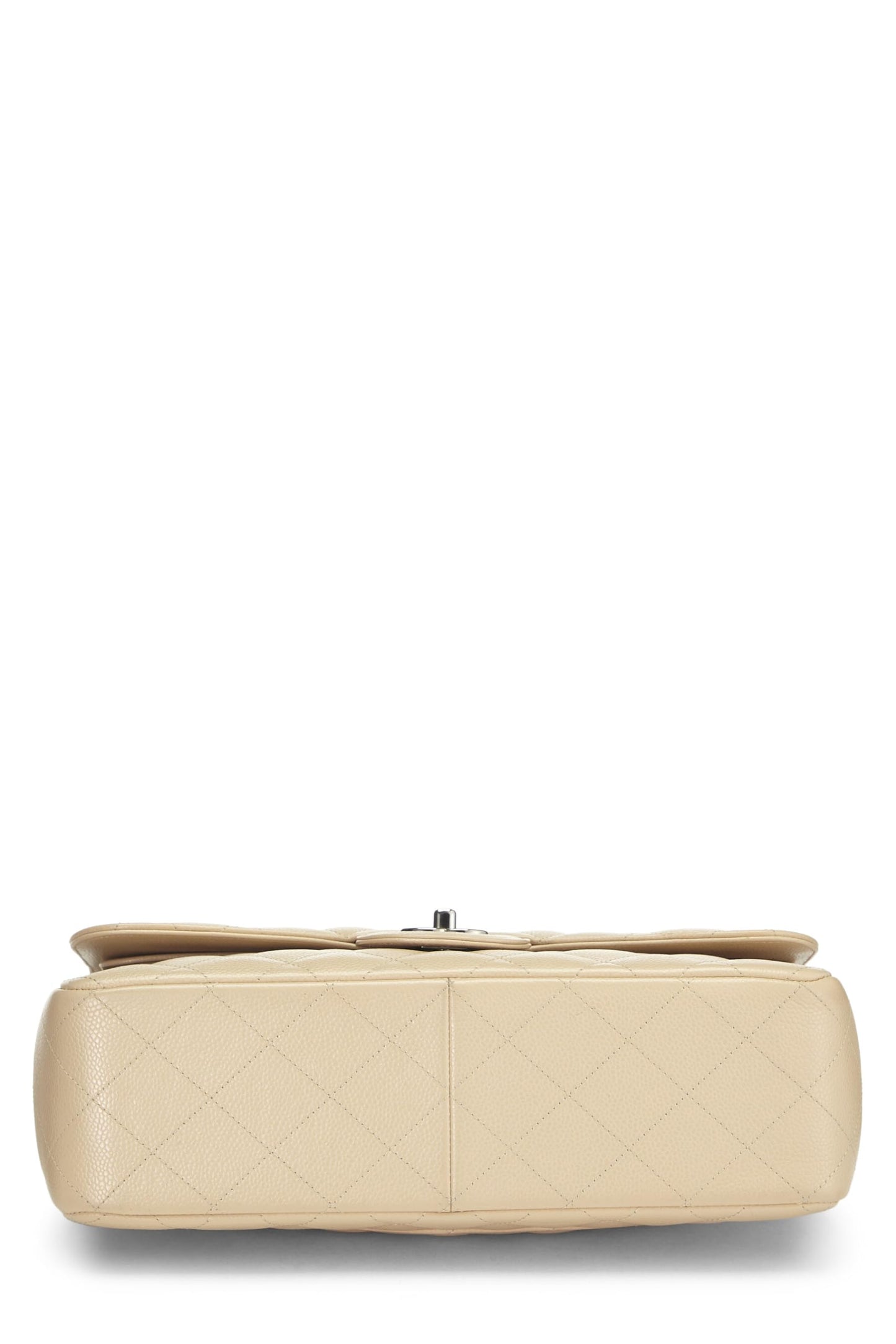 Chanel, sac à rabat jumbo matelassé beige caviar neuf classique d'occasion, beige