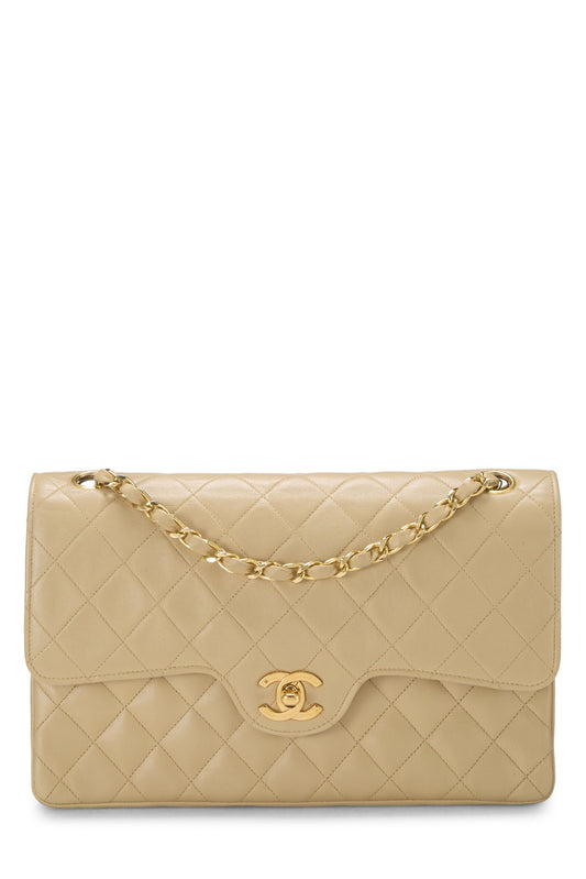 Chanel, Solapa doble curvada de piel de cordero acolchada beige Pre-Loved Mediana, Beige