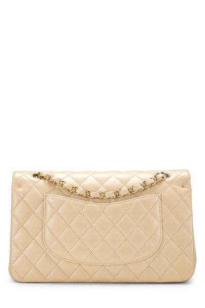 Chanel, sac à main classique à double rabat en cuir d'agneau matelassé beige d'occasion, taille M, beige