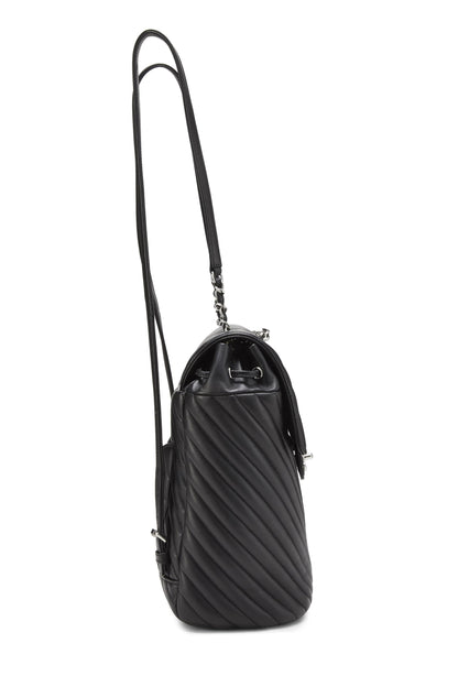 Chanel, Mochila Urban Spirit de piel de cordero con chevron negro Pre-Loved, Negro