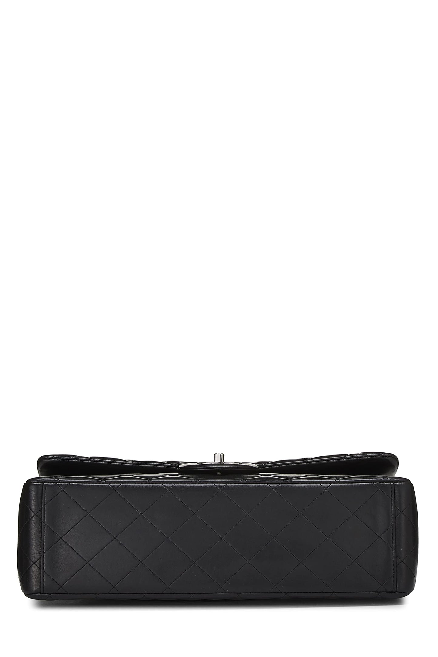 Chanel, Maxi classique à double rabat en cuir d'agneau matelassé noir d'occasion, noir