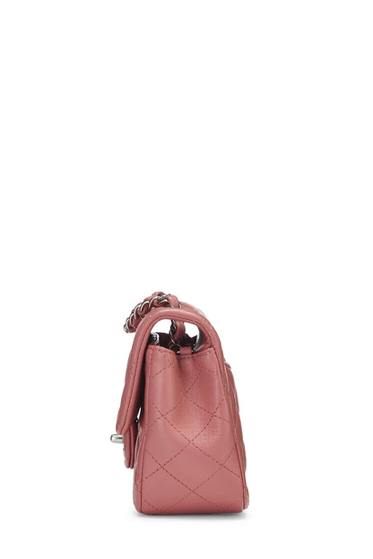 Chanel, Mini sac à rabat rectangulaire en cuir d'agneau matelassé rose d'occasion, rose