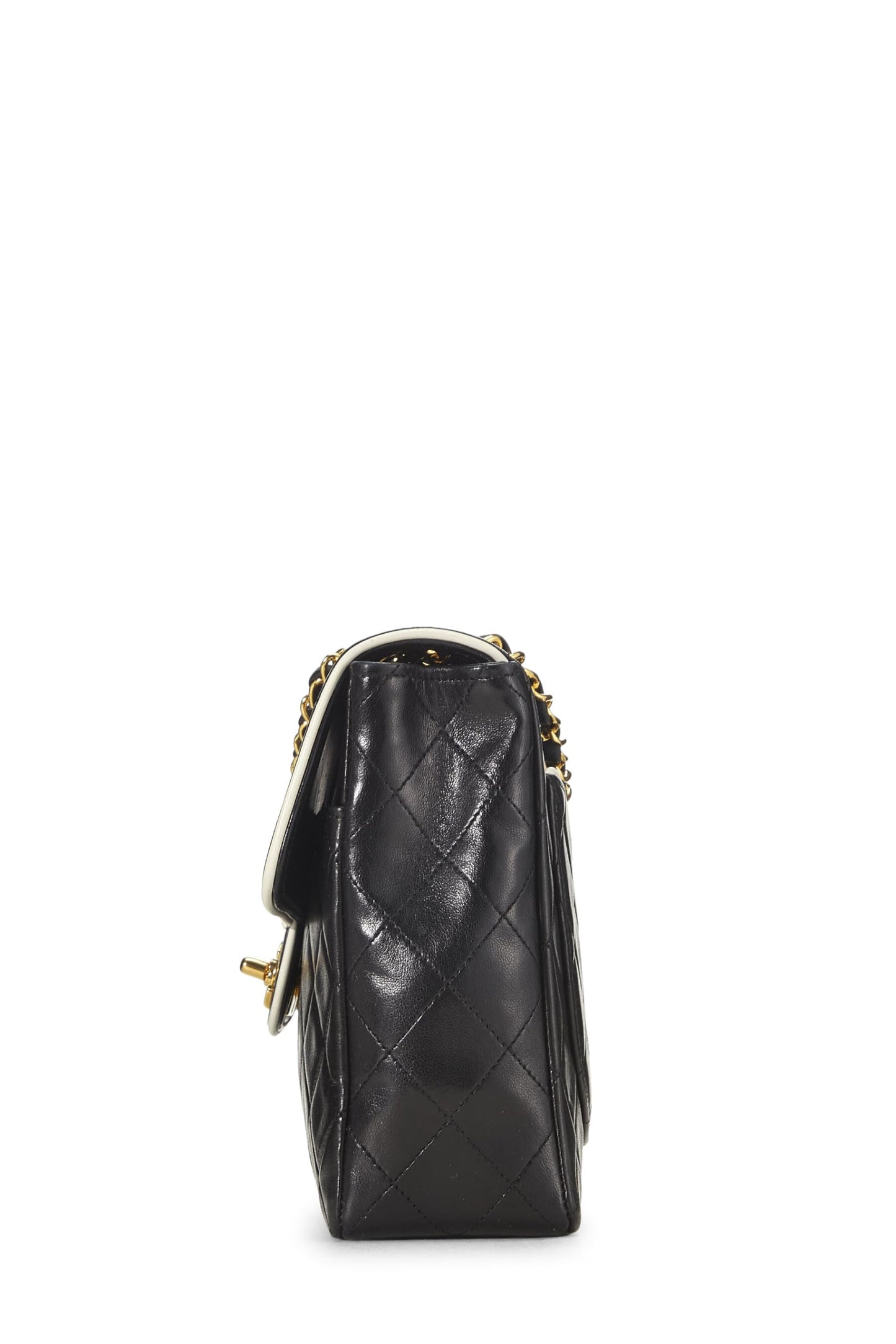 Chanel, Media solapa pequeña de piel de cordero acolchada negra Pre-Loved, Negro