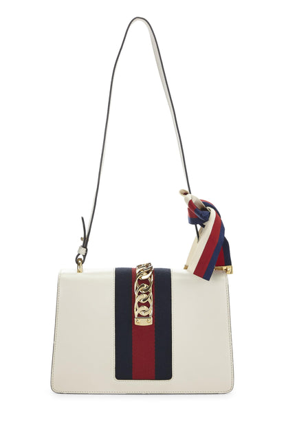 Gucci, Bolso de hombro Sylvie pequeño de cuero blanco bordado Pre-Loved, Blanco