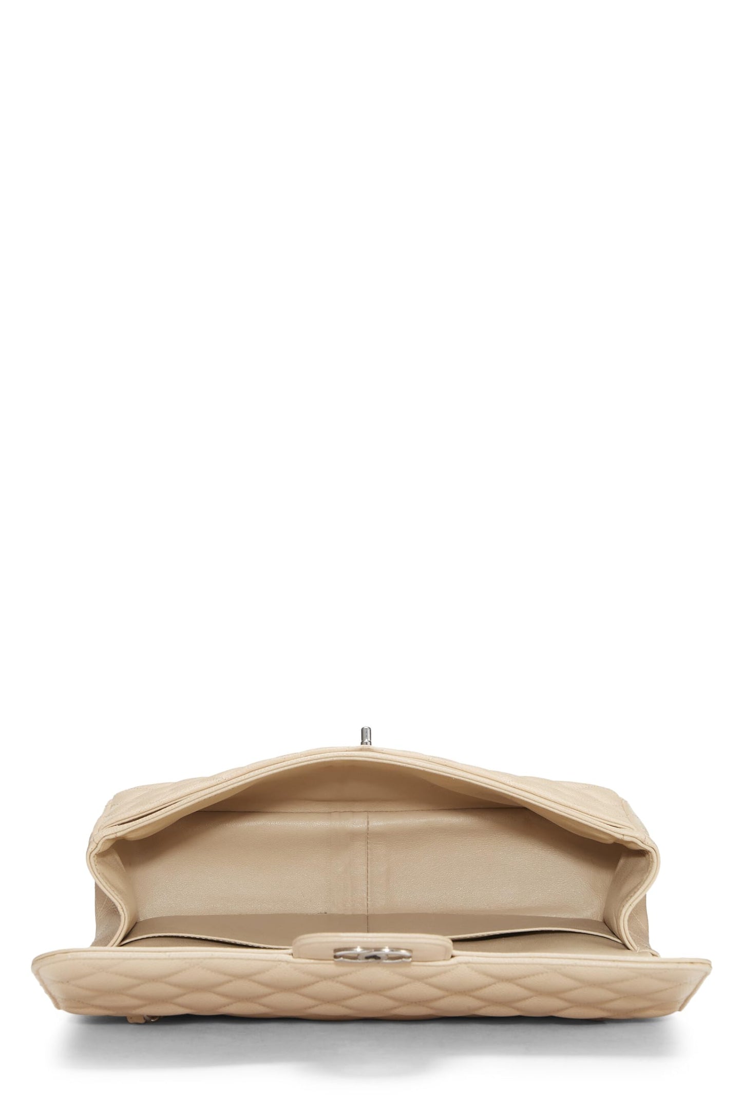 Chanel, sac à main jumbo à double rabat matelassé beige caviar, neuf et d'occasion, beige