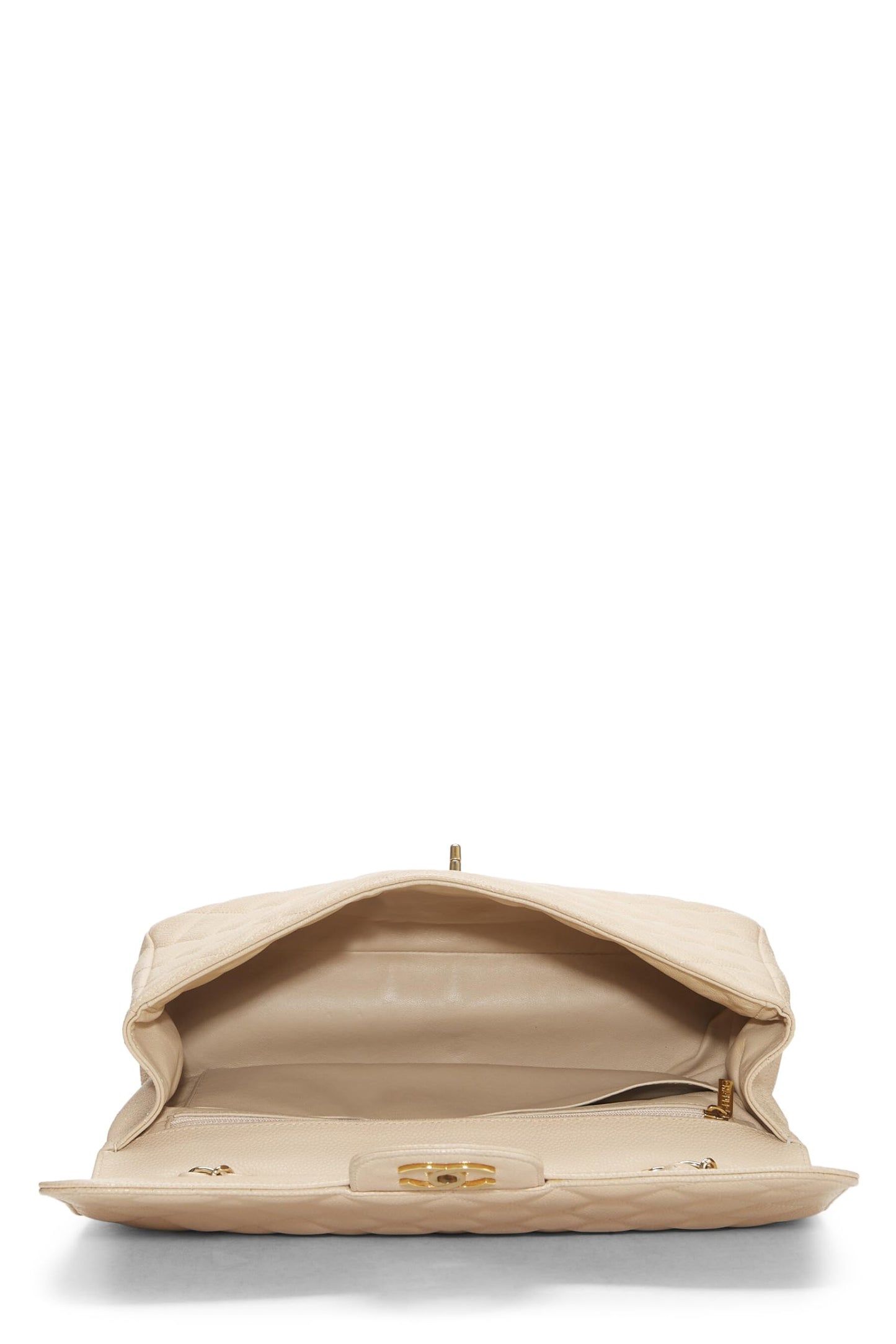 Chanel, sac à rabat jumbo matelassé beige caviar neuf classique d'occasion, beige