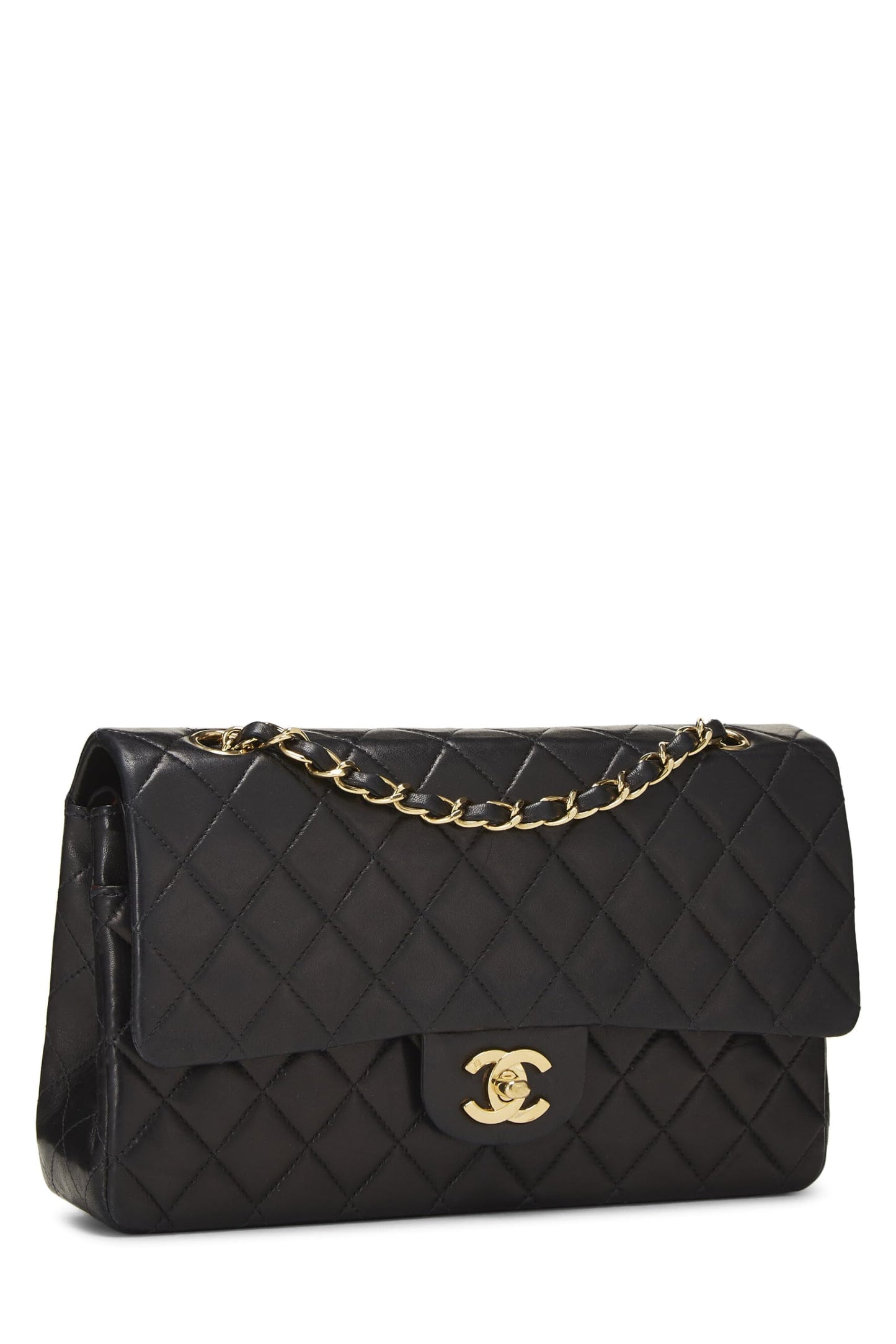 Chanel, sac à main classique à double rabat en cuir d'agneau matelassé noir de taille moyenne, noir