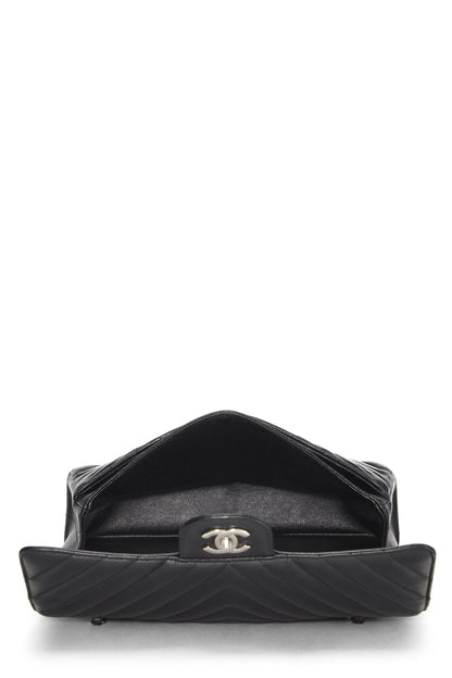 Chanel, sac à main classique à double rabat Black Chevron Caviar Medium d'occasion, noir