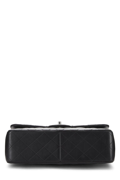 Chanel, sac à main jumbo à double rabat en cuir d'agneau matelassé noir d'occasion, noir