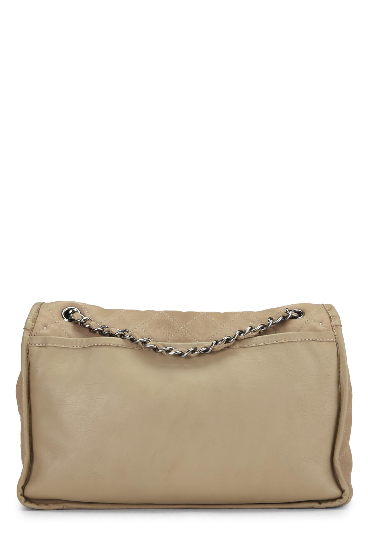 Chanel, Bolso grande con solapa de belleza natural de piel de cordero acolchado beige Pre-Loved, Beige