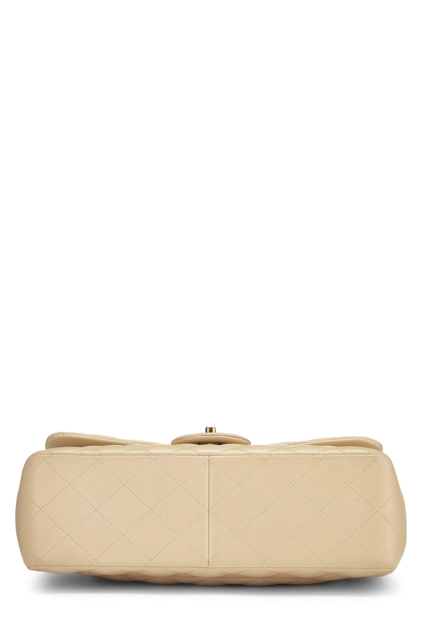 Chanel, Piel de cordero acolchada beige Pre-Loved New Classic Jumbo con doble solapa, Beige