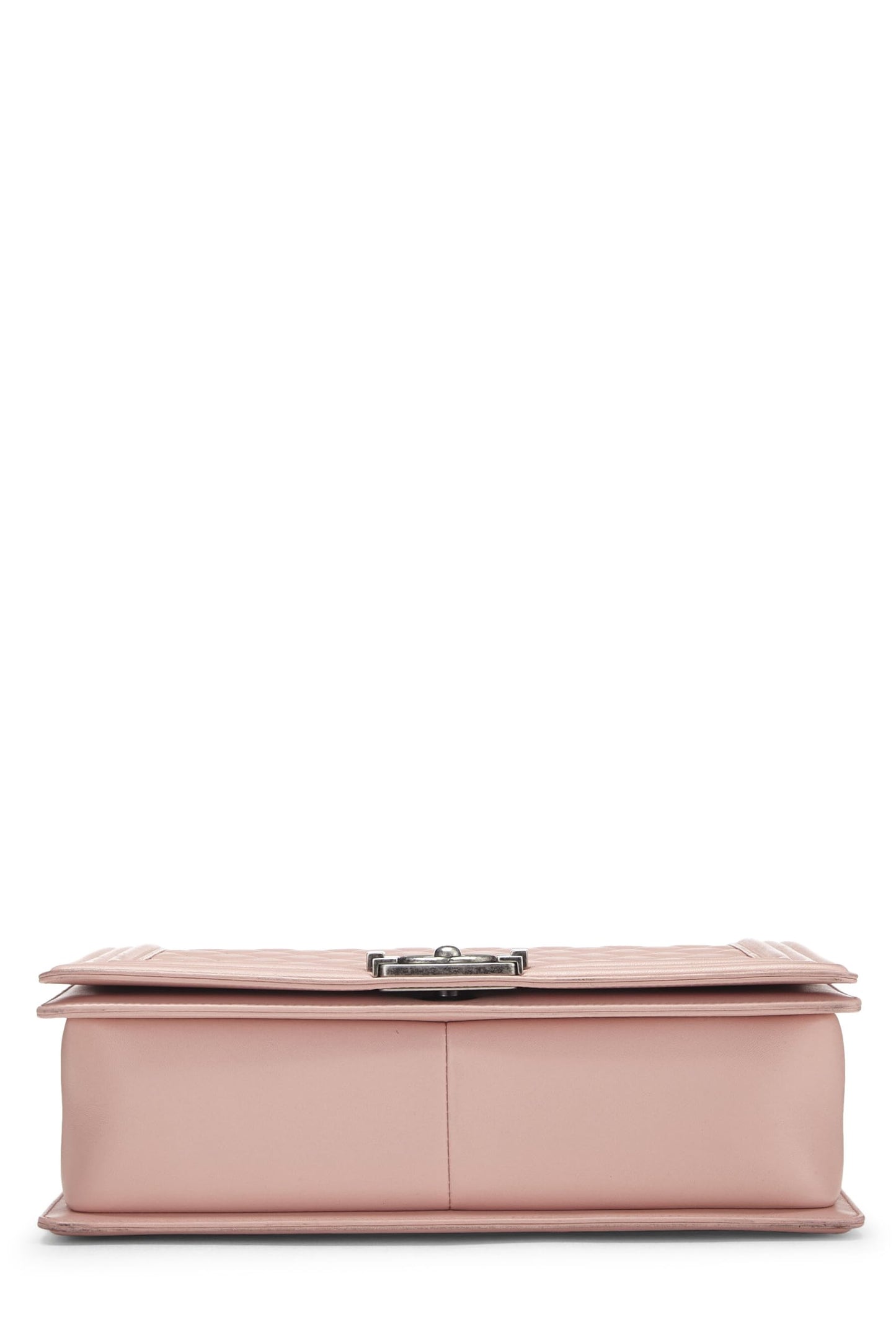 Chanel, sac Boy en cuir de veau matelassé rose d'occasion, grand modèle, rose