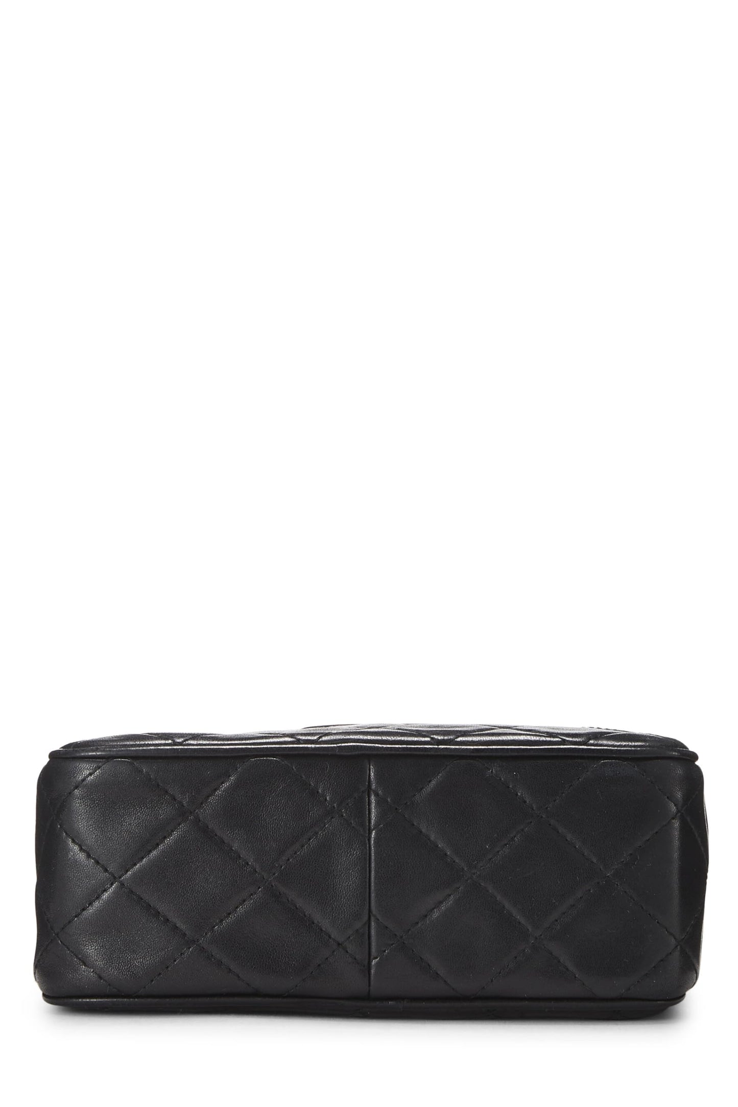 Chanel, Mini bolso para cámara CC Diamond de piel de cordero negra Pre-Loved, Negro