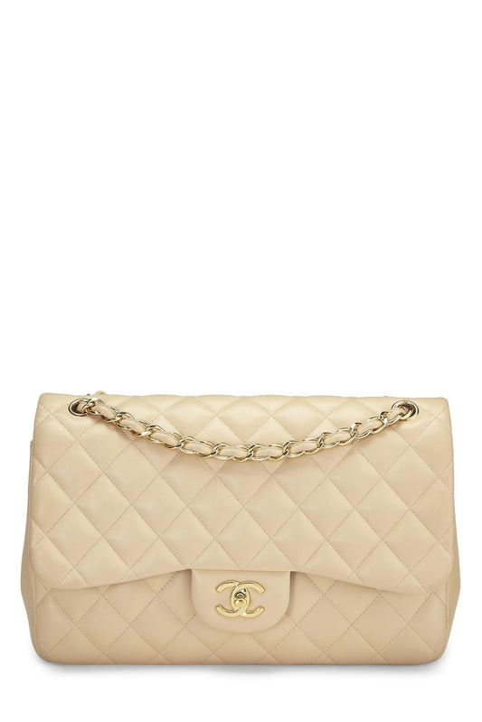 Chanel, Piel de cordero acolchada beige Pre-Loved New Classic Jumbo con doble solapa, Beige