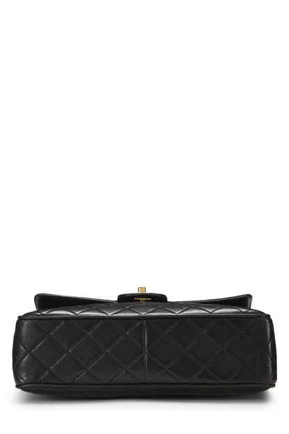 Chanel, sac à main de poche en cuir d'agneau matelassé noir, grand modèle, d'occasion