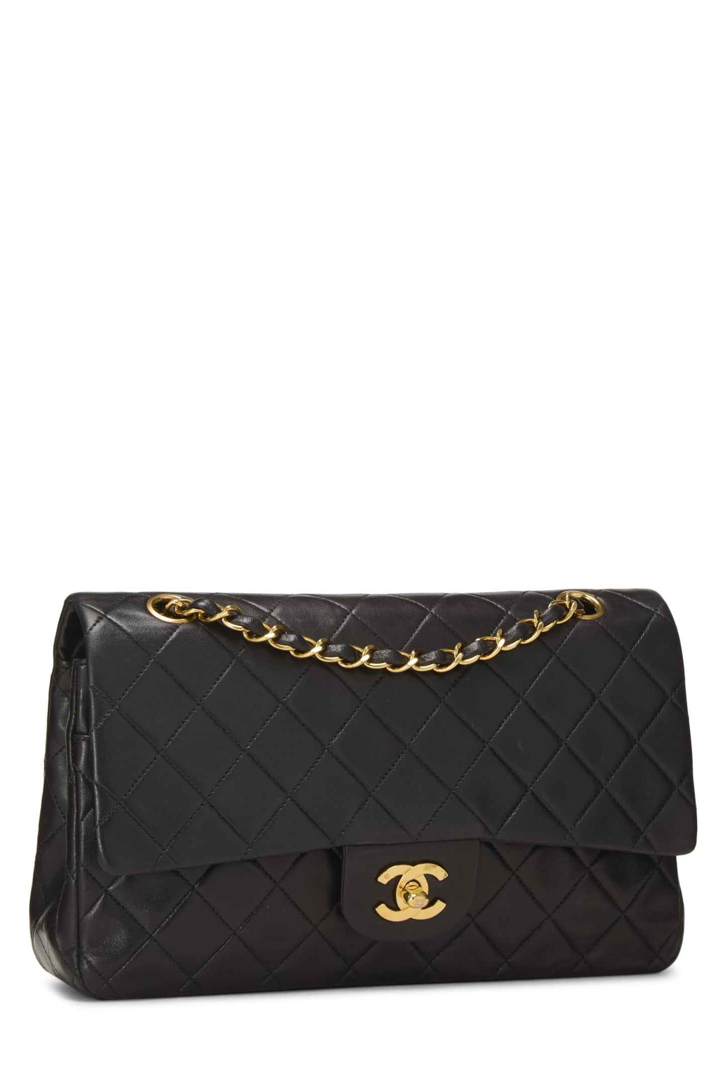 Chanel, sac à main classique à double rabat en cuir d'agneau matelassé noir de taille moyenne, noir