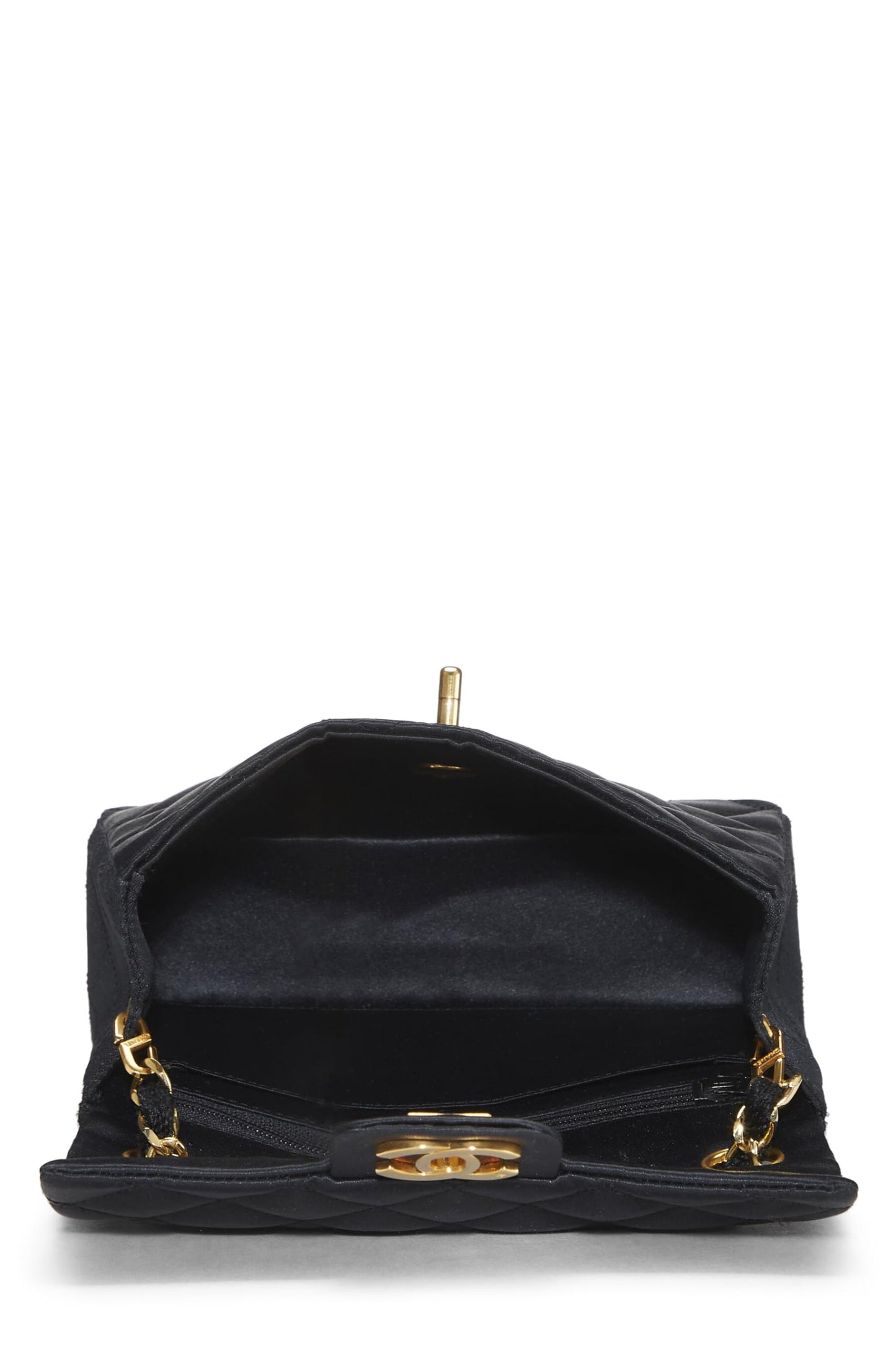 Chanel, Mini sac à rabat en satin matelassé noir d'occasion, noir