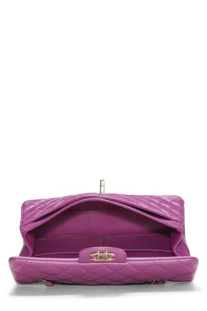 Chanel, Petit sac à rabat classique en cuir d'agneau matelassé violet d'occasion, violet