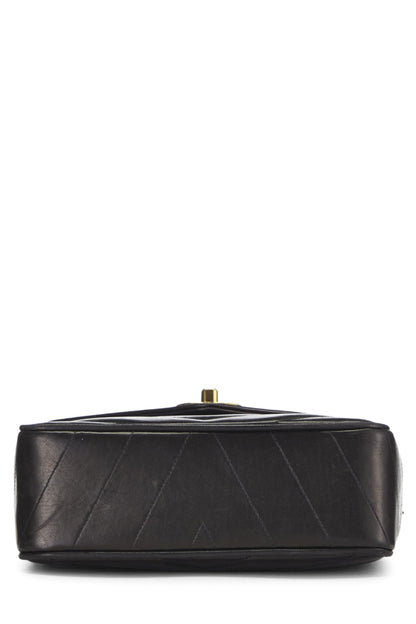 Chanel, Pre-Loved Black Chevron Lambskin Envelope Flap Mini, Black