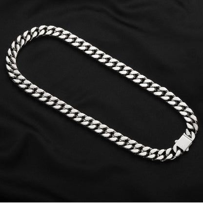 Collier avec une chaîne de clavicule simple et épaisse de style hip-hop haut de gamme