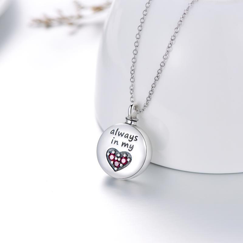 Collar de cremación con urna de corazón grabada para cenizas en plata de ley