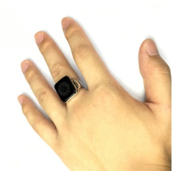 Anillo de plata para hombre con ónix negro