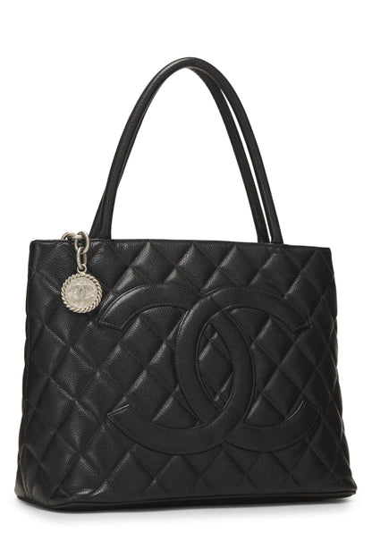 Chanel, sac fourre-tout matelassé noir à médaillon en caviar d'occasion, noir