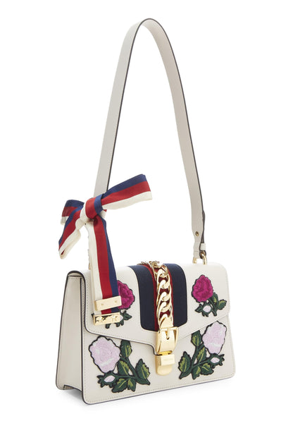 Gucci, Bolso de hombro Sylvie pequeño de cuero con bordado floral blanco Pre-Loved, Blanco