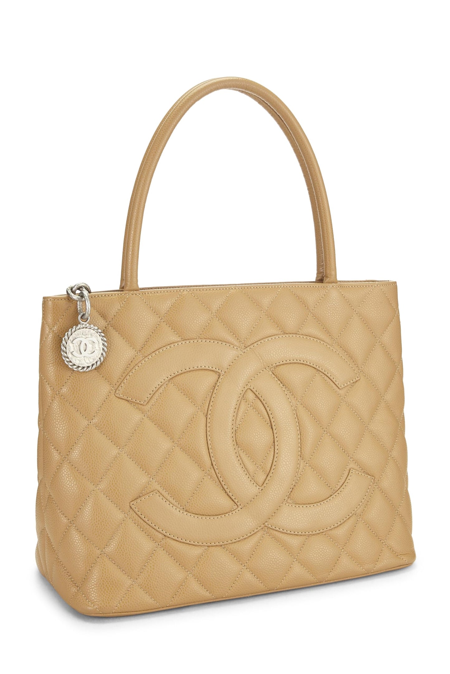 Chanel, sac fourre-tout matelassé à médaillon en caviar beige d'occasion, beige