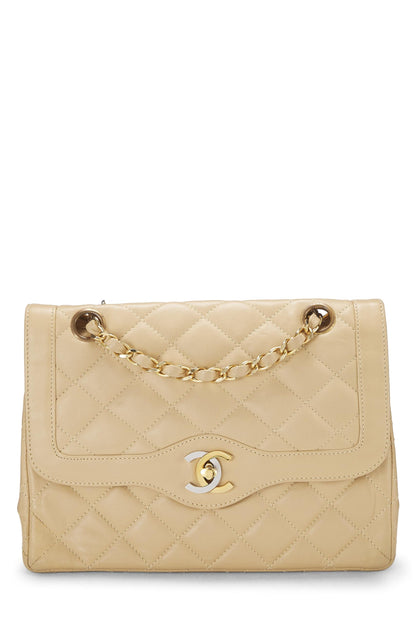 Chanel, Petit sac à rabat double en cuir d'agneau matelassé beige d'occasion, édition limitée Paris, beige