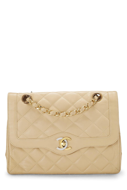 Chanel, Petit sac à rabat double en cuir d'agneau matelassé beige d'occasion, édition limitée Paris, beige