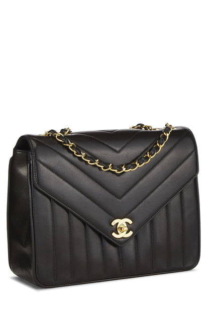 Chanel, petite enveloppe à rabat en cuir d'agneau noir à chevrons d'occasion, noir