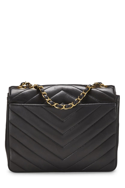 Chanel, Pre-Loved Black Lambskin Chevron Envelope Flap Small, Black