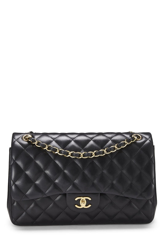 Chanel, Piel de cordero acolchada negra Pre-Loved New Classic Jumbo con doble solapa, Negro