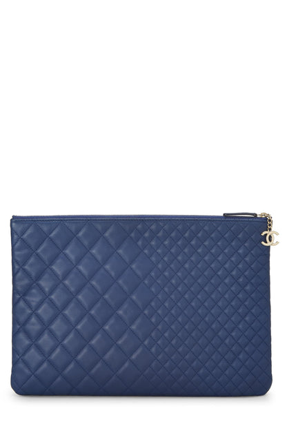 Chanel, pochette en cuir d'agneau matelassé bleu, grande taille, d'occasion