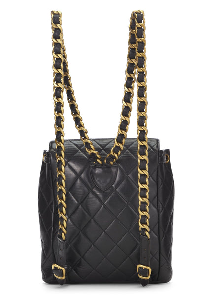 Chanel, sac à dos matelassé en cuir d'agneau noir de taille moyenne, d'occasion, noir