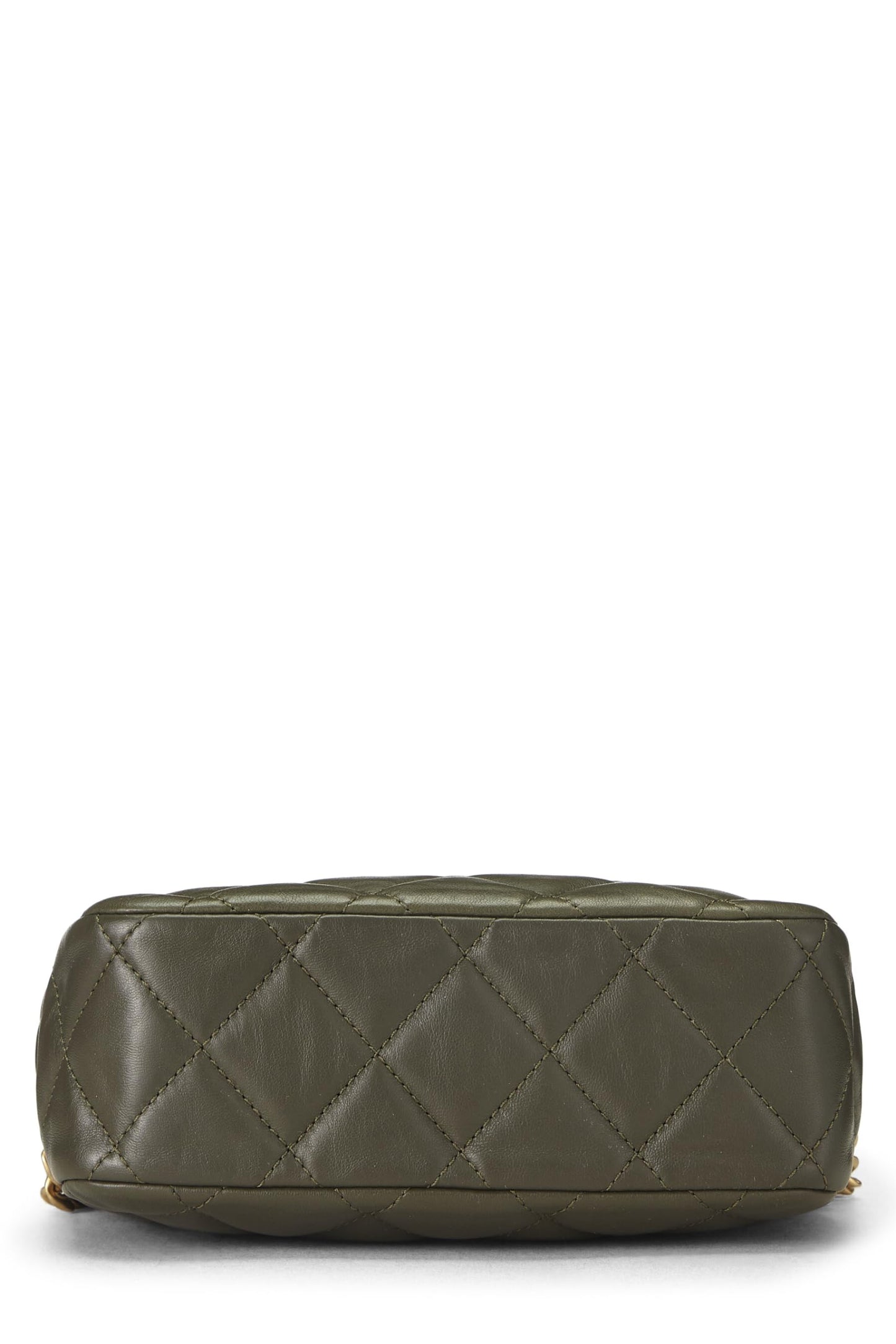 Chanel, Mini bolso para cámara 'CC' con diamantes de piel de cordero verde Pre-Loved, Verde