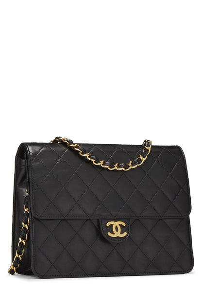 Chanel, Petit sac à rabat en cuir d'agneau noir d'occasion, noir