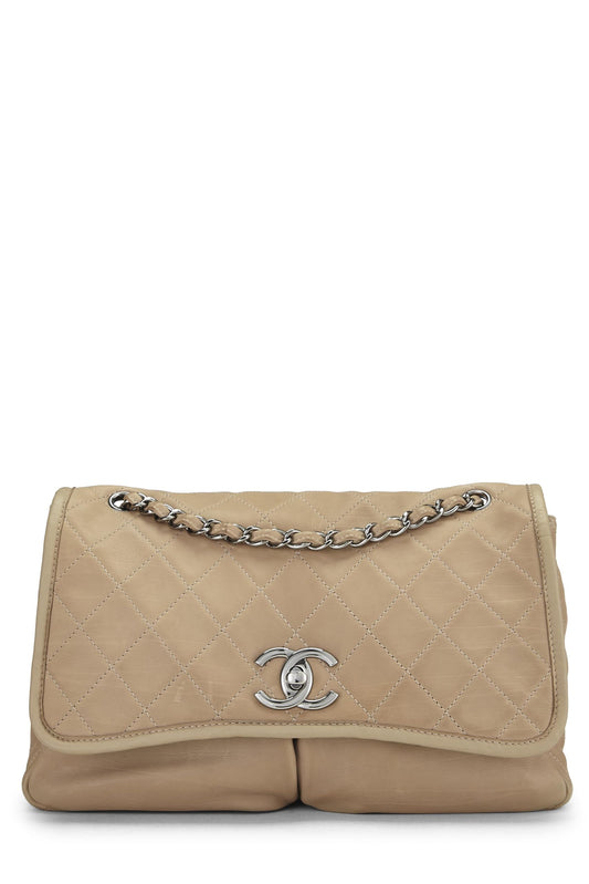 Chanel, sac à rabat Natural Beauty en cuir d'agneau matelassé beige d'occasion, grand modèle, beige