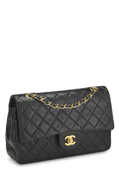 Chanel, Solapa doble clásica de piel de cordero acolchada negra Pre-Loved Mediana, Negro