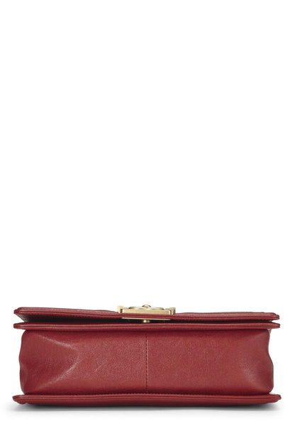 Chanel, sac Boy Caviar matelassé rouge de taille moyenne, d'occasion, rouge